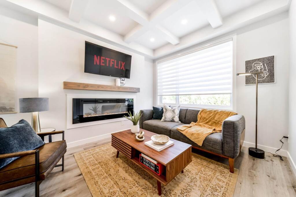 Modern Nordic Escape, 3Br Near Wem & Dt, Aircon & Fireplace, Wifi, Sleeps 6! Edmonton Exteriör bild