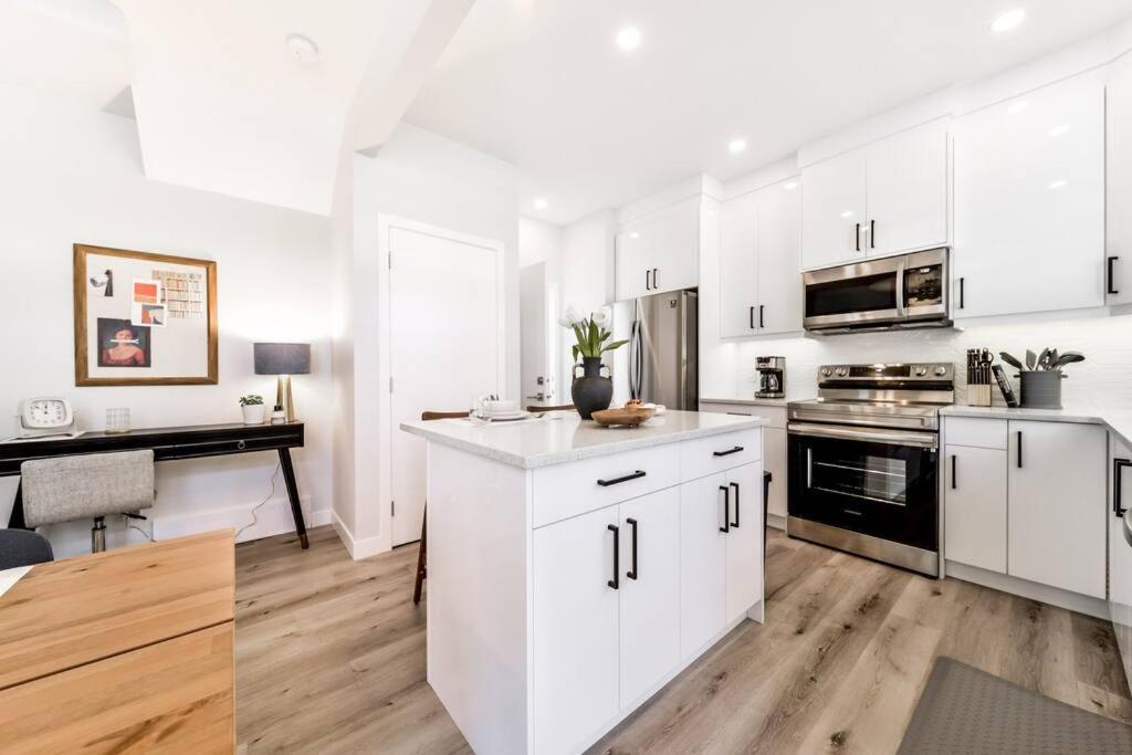 Modern Nordic Escape, 3Br Near Wem & Dt, Aircon & Fireplace, Wifi, Sleeps 6! Edmonton Exteriör bild