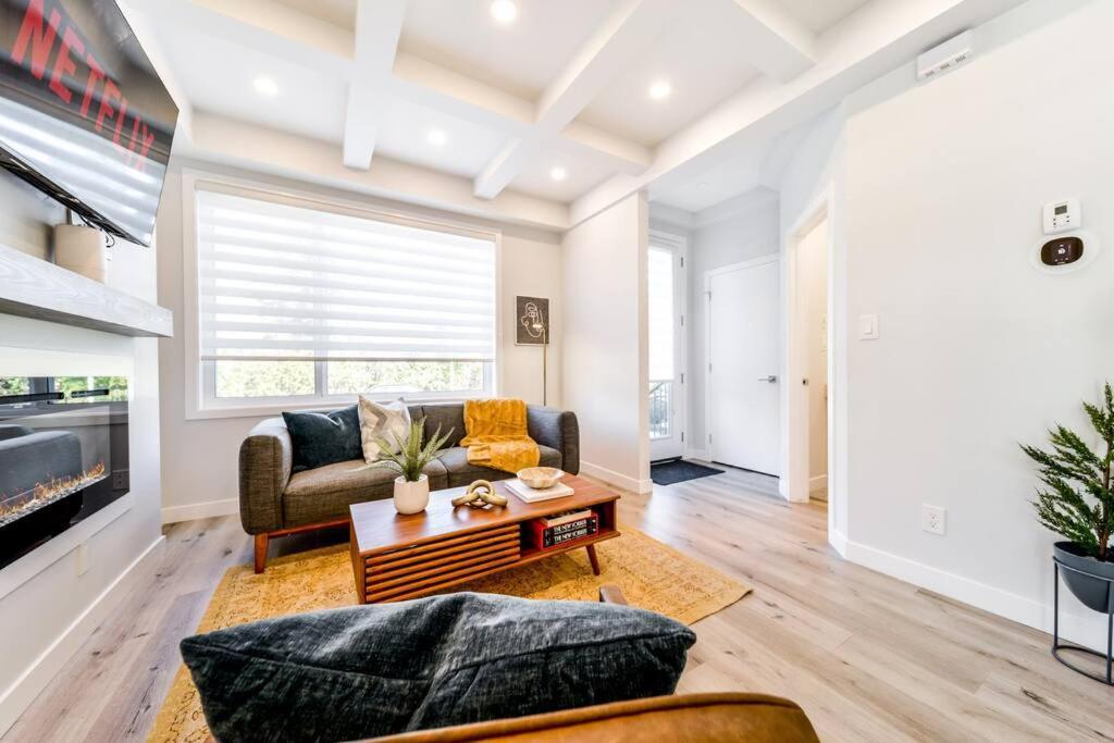 Modern Nordic Escape, 3Br Near Wem & Dt, Aircon & Fireplace, Wifi, Sleeps 6! Edmonton Exteriör bild